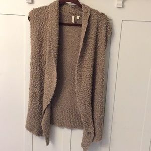French tan sweater sz small